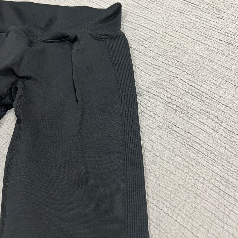 Women’s Show off the booty leggings size large - Picture 3 of 5